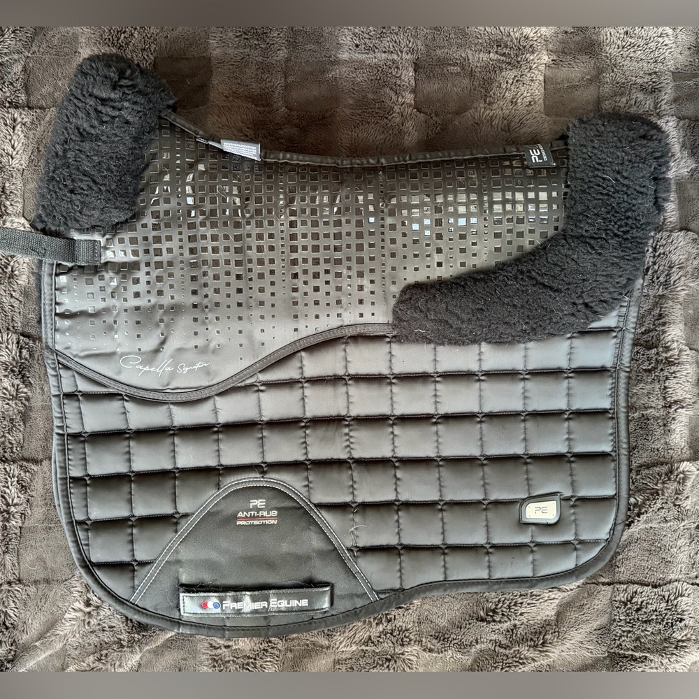 Premier Equine Capella Signature Dressage saddle pad Black comes w/original bag - Picture 2 of 14